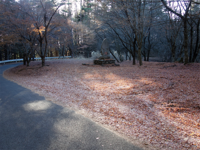 三ツ峠山（天上山・府戸尾根）登山口コースガイド 西川新倉林道増田誠顕彰碑広場【登山口ナビ】