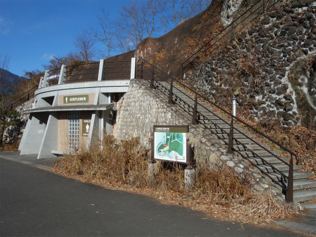 三ツ峠山（天上山・府戸尾根）登山口コースガイド 河口湖平浜駐車場トイレ【登山口ナビ】