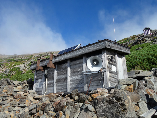 御嶽山・剣ヶ峰（田の原～王滝口登山道）登山口コースガイド 九合目石室避難小屋【登山口ナビ】