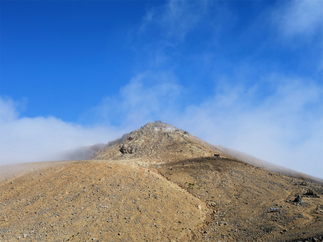 御嶽山・剣ヶ峰（田の原～王滝口登山道）登山口コースガイド 王滝頂上からの剣ヶ峰【登山口ナビ】