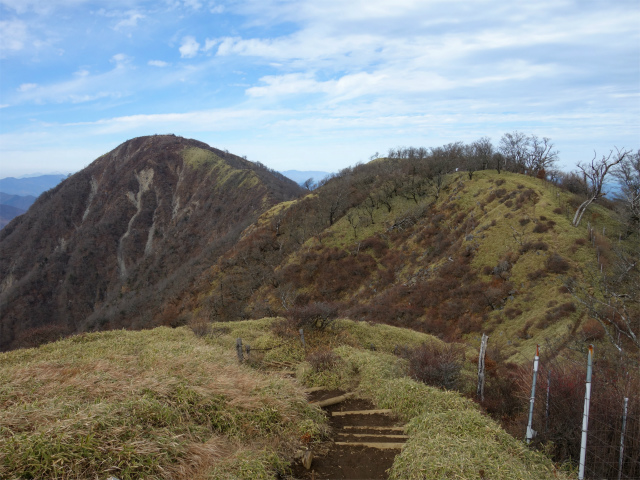 蛭ヶ岳(塩水林道~堂平~丹沢山)登山口コースガイド 鬼ヶ岩ノ頭のアップダウン【登山口ナビ】