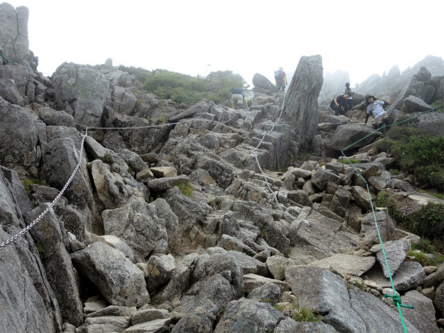 木曽駒ヶ岳(桂小場・西駒ルート)登山口コースガイド 宝剣岳の鎖場【登山口ナビ】