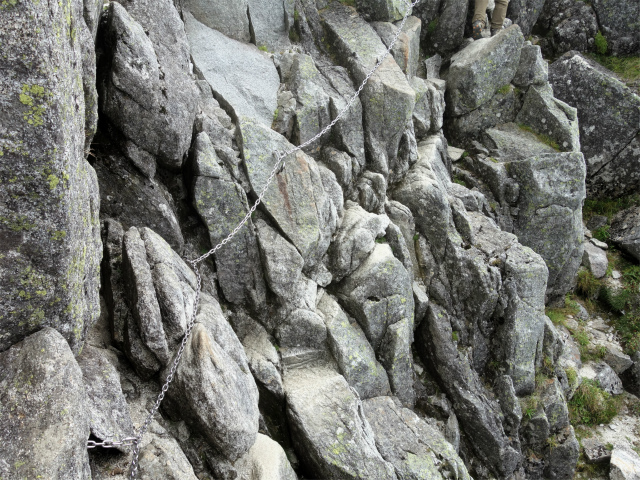木曽駒ヶ岳(桂小場・西駒ルート)登山口コースガイド 宝剣岳山頂直下のトラバース鎖場【登山口ナビ】