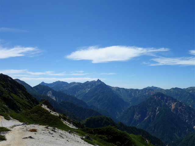 燕岳(中房登山口~東沢乗越)登山口コースガイド 奥北燕平からの槍ヶ岳の眺望【登山口ナビ】