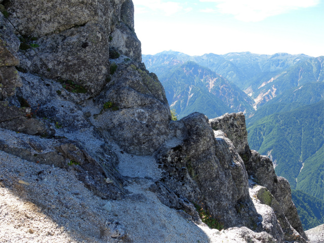 燕岳(中房登山口~東沢乗越)登山口コースガイド 岩峰のトラバース【登山口ナビ】