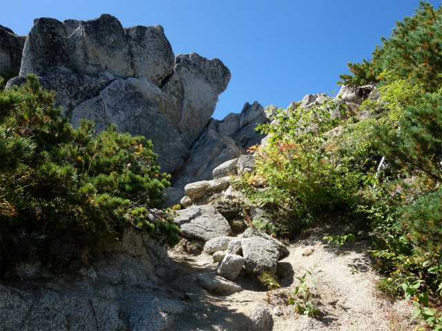 燕岳(中房登山口~東沢乗越)登山口コースガイド 北燕岳山頂岩場【登山口ナビ】