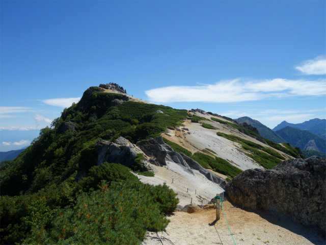 燕岳(中房登山口~東沢乗越)登山口コースガイド 北燕岳からの稜線【登山口ナビ】
