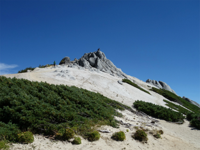 燕岳(中房登山口~東沢乗越)登山口コースガイド 燕岳山頂直下【登山口ナビ】
