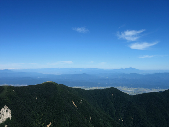 燕岳（中房登山口～合戦尾根）登山口コースガイド 山頂から奥志賀・浅間山の眺望【登山口ナビ】