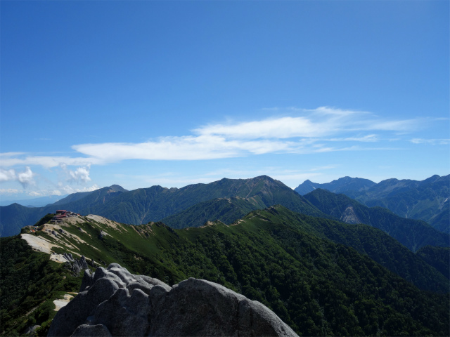 燕岳（中房登山口～合戦尾根）登山口コースガイド 山頂から表銀座の眺望【登山口ナビ】