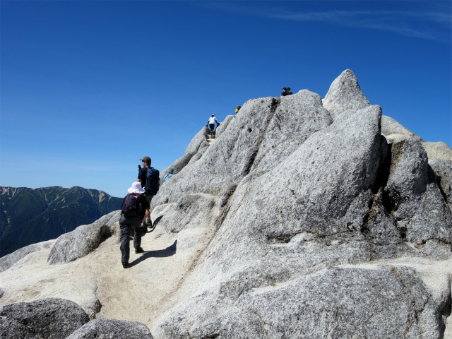 燕岳（中房登山口～合戦尾根）登山口コースガイド 山頂直下の岩場【登山口ナビ】