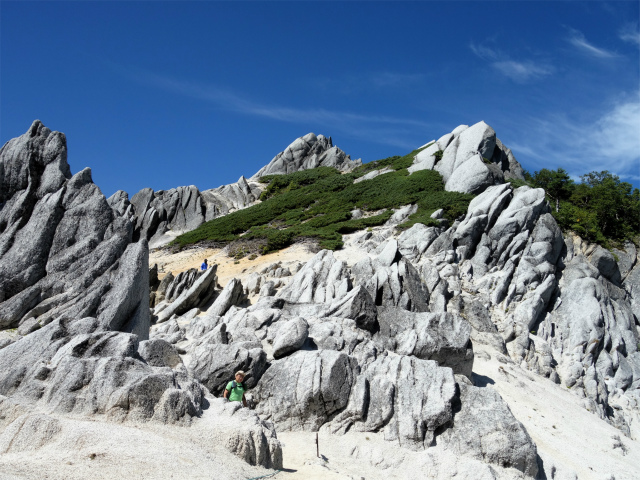 燕岳（中房登山口～合戦尾根）登山口コースガイド 山頂直下【登山口ナビ】