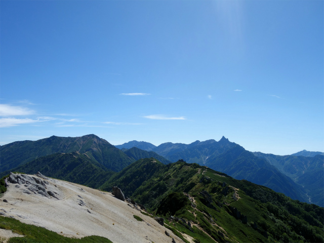 燕岳（中房登山口～合戦尾根）登山口コースガイド 燕山荘から槍ヶ岳の眺望【登山口ナビ】