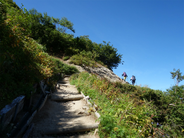 燕岳（中房登山口～合戦尾根）登山口コースガイド 燕山荘直下【登山口ナビ】