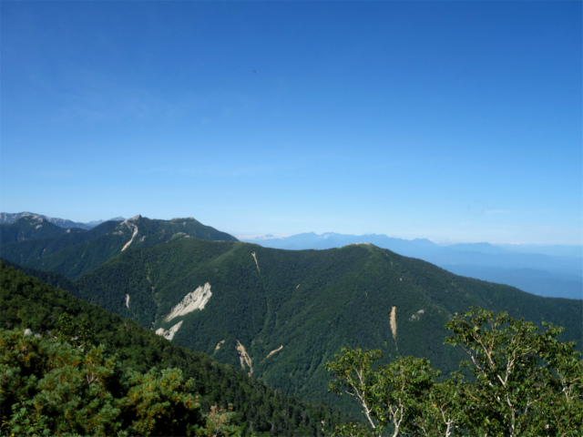燕岳（中房登山口～合戦尾根）登山口コースガイド 展望の良い露岩からの餓鬼岳【登山口ナビ】