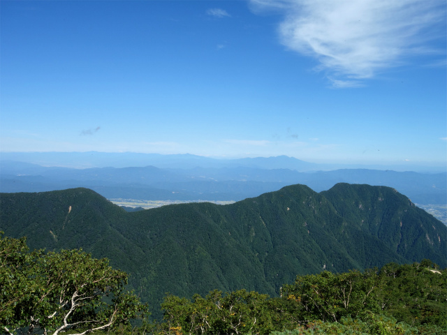 燕岳（中房登山口～合戦尾根）登山口コースガイド 展望の良い露岩からの奥志賀【登山口ナビ】