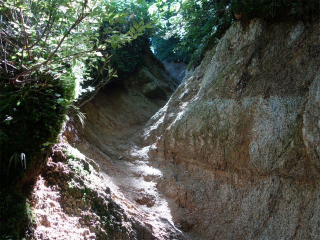 燕岳（中房登山口～合戦尾根）登山口コースガイド 掘割【登山口ナビ】