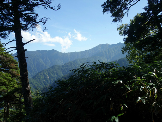 燕岳（中房登山口～合戦尾根）登山口コースガイド 常念岳の稜線【登山口ナビ】