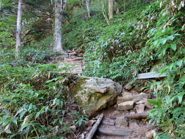 燕岳（中房登山口～合戦尾根）登山口コースガイド 階段の急登【登山口ナビ】