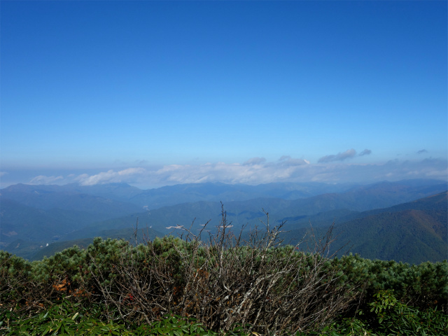 武尊山(武尊神社~剣ヶ峰山周回)登山口コースガイド 武尊山頂からの越後山脈の眺望【登山口ナビ】