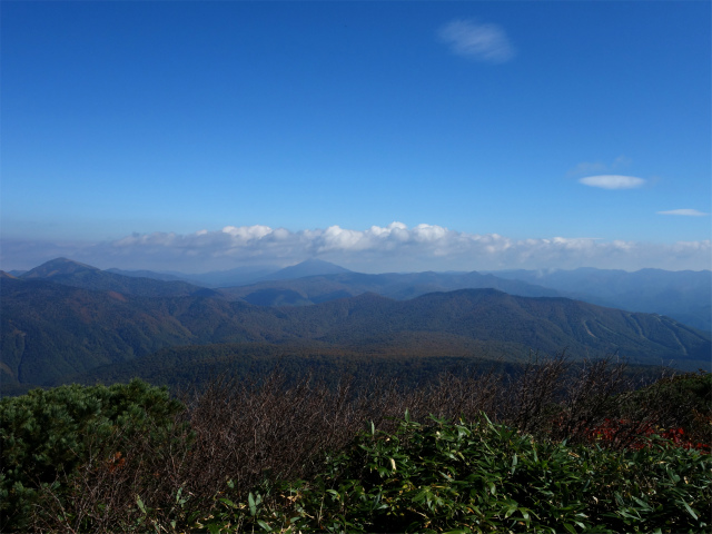 武尊山(武尊神社~剣ヶ峰山周回)登山口コースガイド 武尊山頂からの尾瀬の眺望【登山口ナビ】