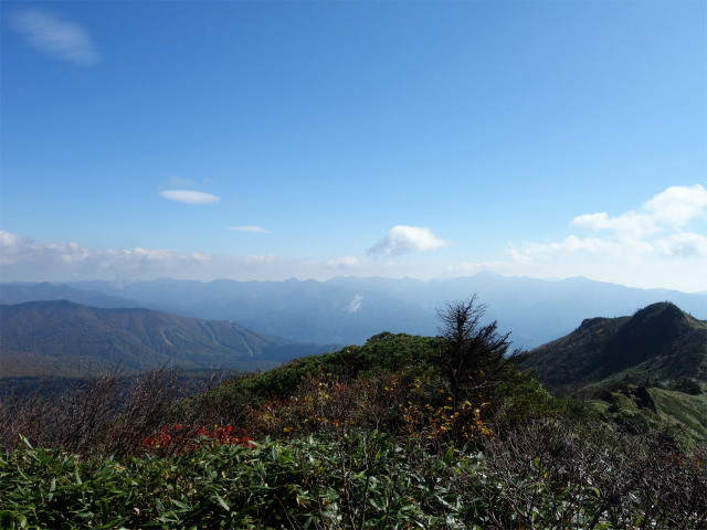 武尊山(武尊神社~剣ヶ峰山周回)登山口コースガイド 武尊山頂からの日光連山の眺望【登山口ナビ】