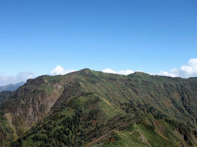武尊山(武尊神社~剣ヶ峰山周回)登山口コースガイド 剣ヶ峰山山頂から武尊山の眺望【登山口ナビ】