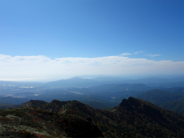 武尊山(武尊神社~剣ヶ峰山周回)登山口コースガイド 剣ヶ峰山山頂から関東平野の眺望【登山口ナビ】