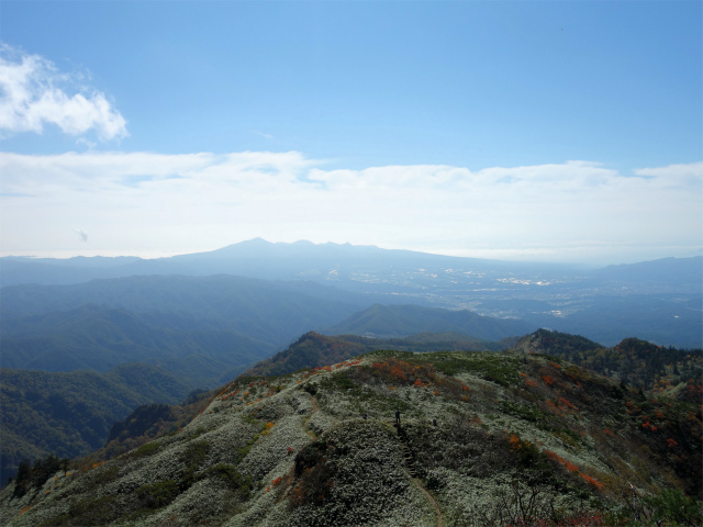 武尊山(武尊神社~剣ヶ峰山周回)登山口コースガイド 剣ヶ峰山山頂から赤城山の眺望【登山口ナビ】