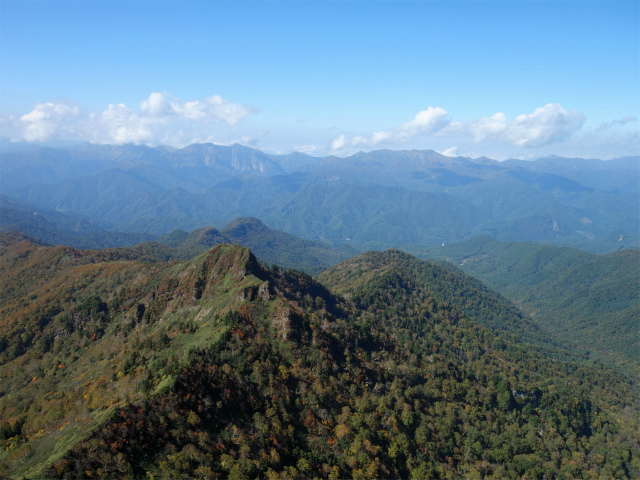 武尊山(武尊神社~剣ヶ峰山周回)登山口コースガイド 剣ヶ峰山山頂から獅子ヶ鼻山の眺望【登山口ナビ】