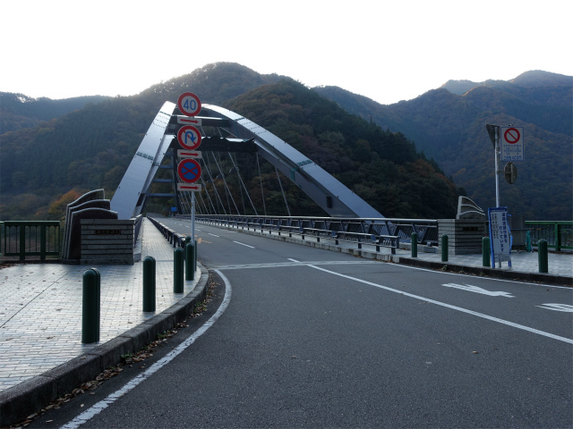 三頭山(ムロクボ尾根)登山口コースガイド 三頭橋【登山口ナビ】