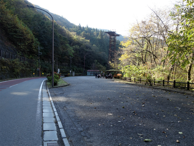 三頭山(ムロクボ尾根)登山口コースガイド 奥多摩周遊道路川野駐車場【登山口ナビ】