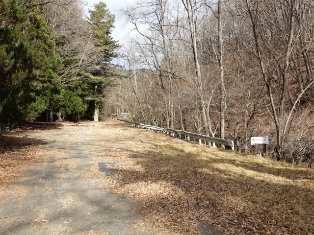 御坂黒岳(広瀬ルート)登山口コースガイド 舗装路終点【登山口ナビ】