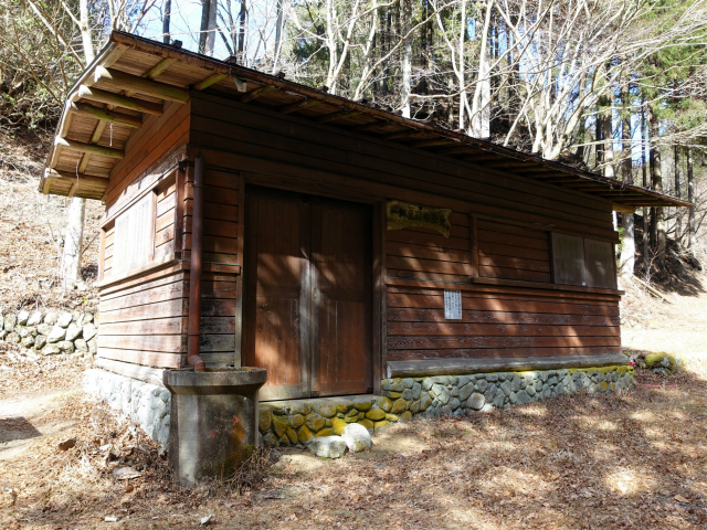 畦ヶ丸(大滝コース)登山口コースガイド 一軒屋避難小屋【登山口ナビ】