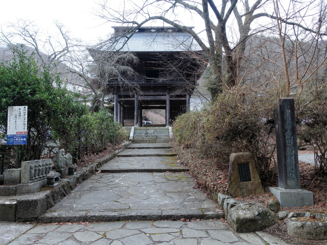 ハマイバ・大蔵高丸（景徳院～曲り沢峠）登山口コースガイド 景徳院山門【登山口ナビ】